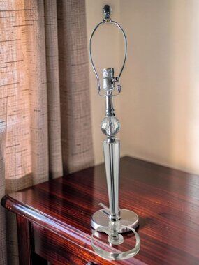Vintage Lucite Sphere Accent Table Lamp a Classic Hollywood Regency Style.
